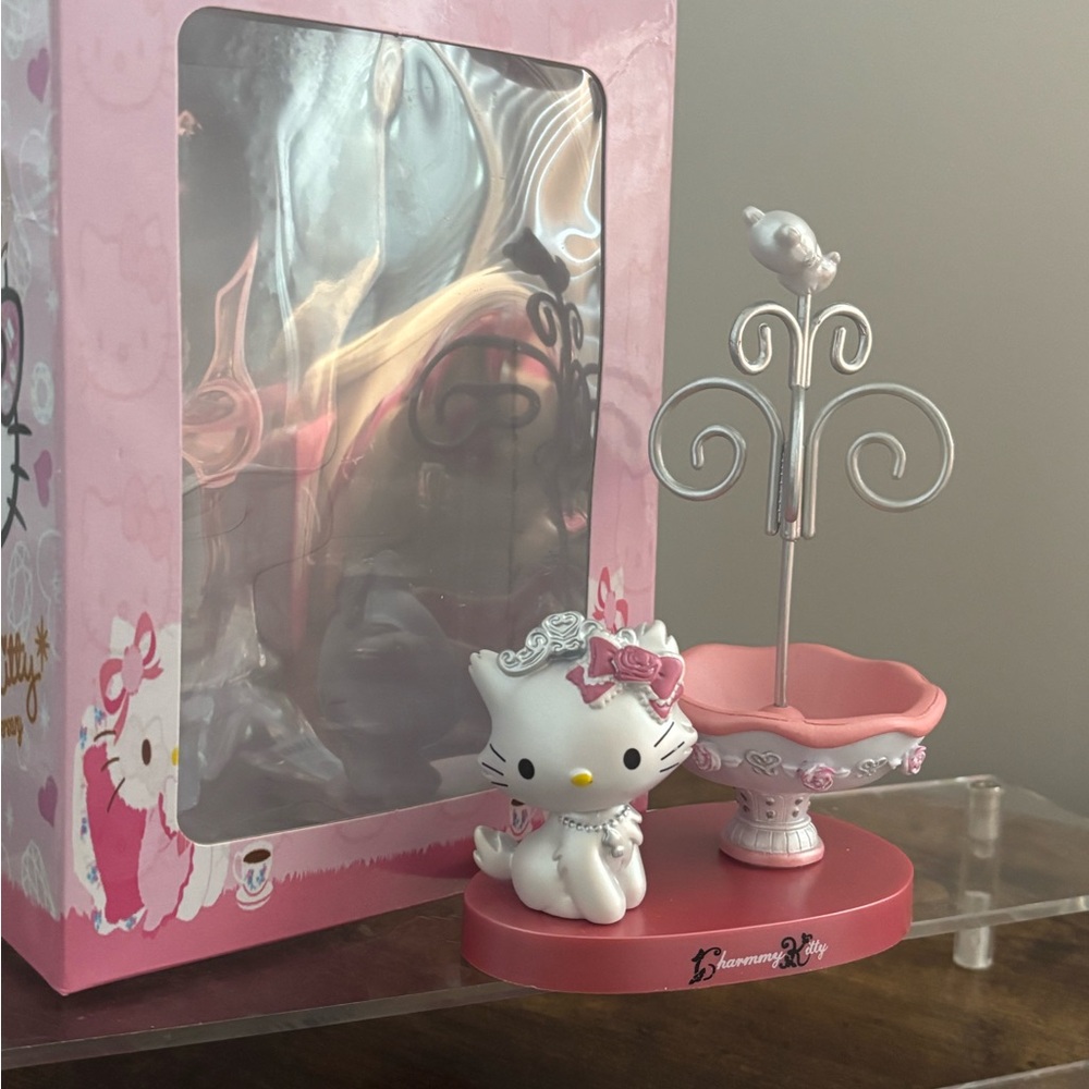 Charmmy kitty jewelry display stand